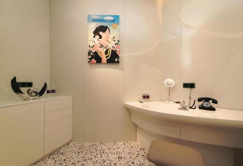 جناح مزود بجاكوزى, Space Design