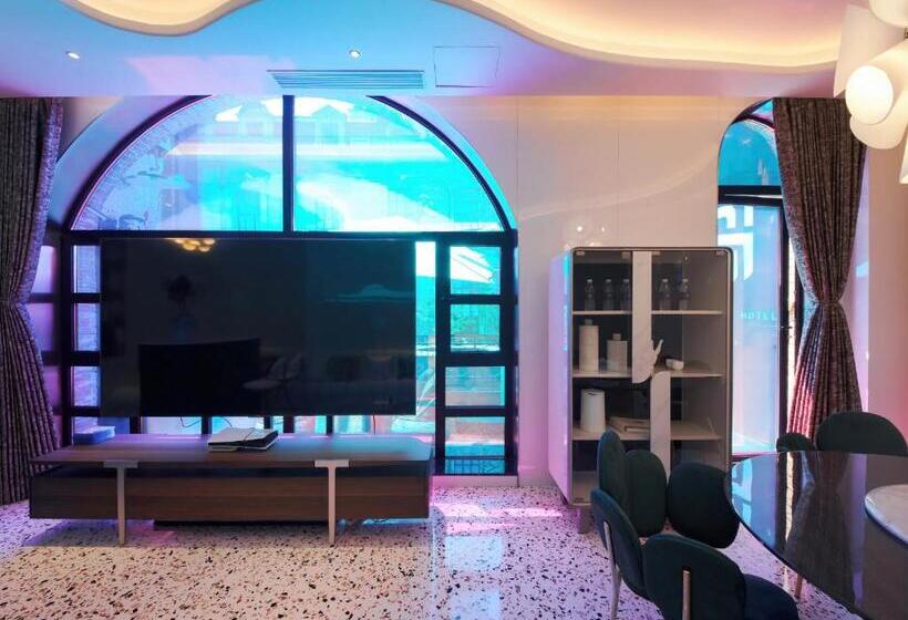 סוויטה עם ג'קוזי, Space Design