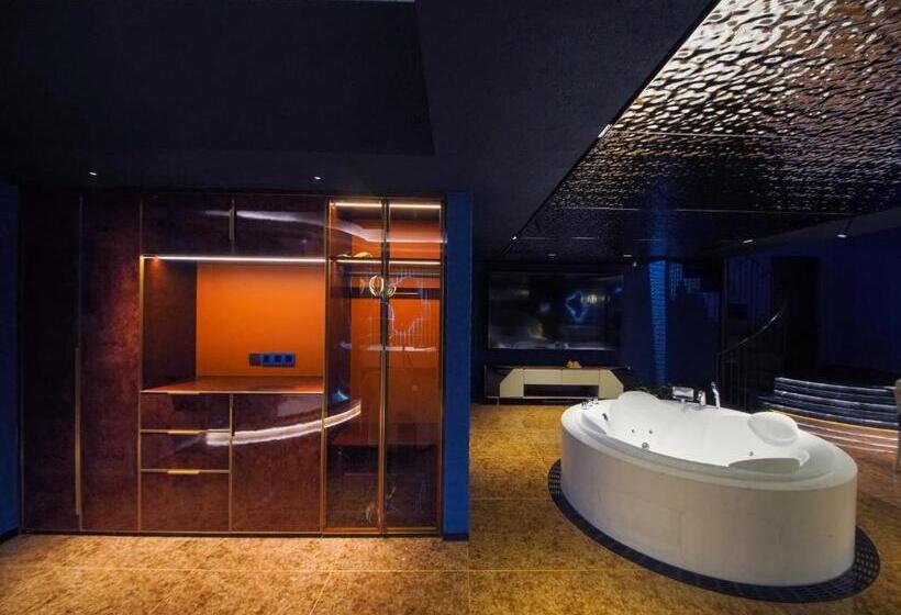 جناح ديلوكس, Space Design