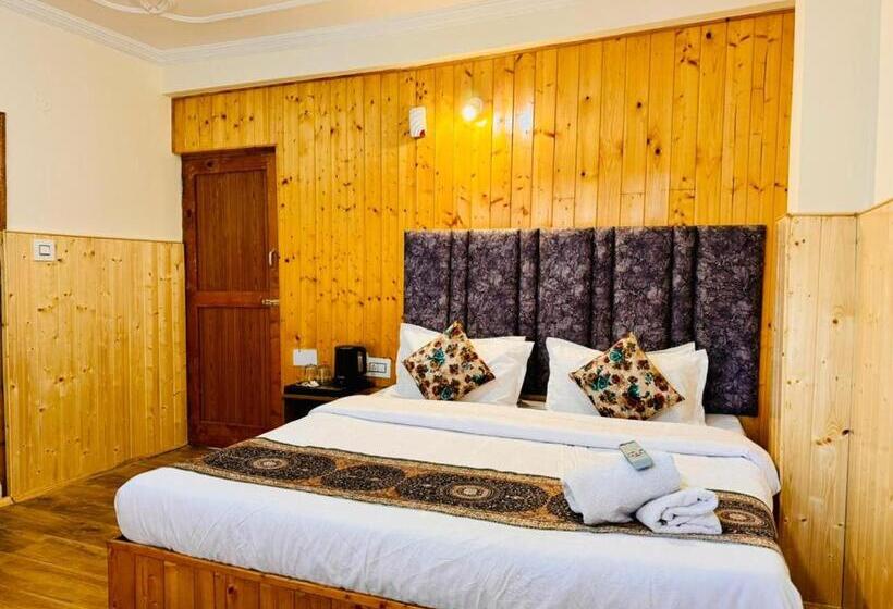 اتاق لوکس با تخت بزرگ, Suraj Retreat Inn