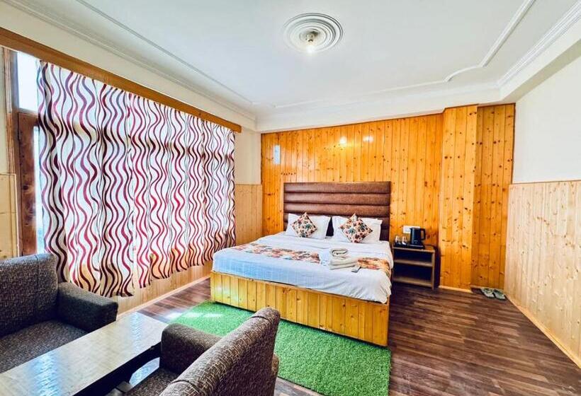 اتاق لوکس با تخت بزرگ, Suraj Retreat Inn