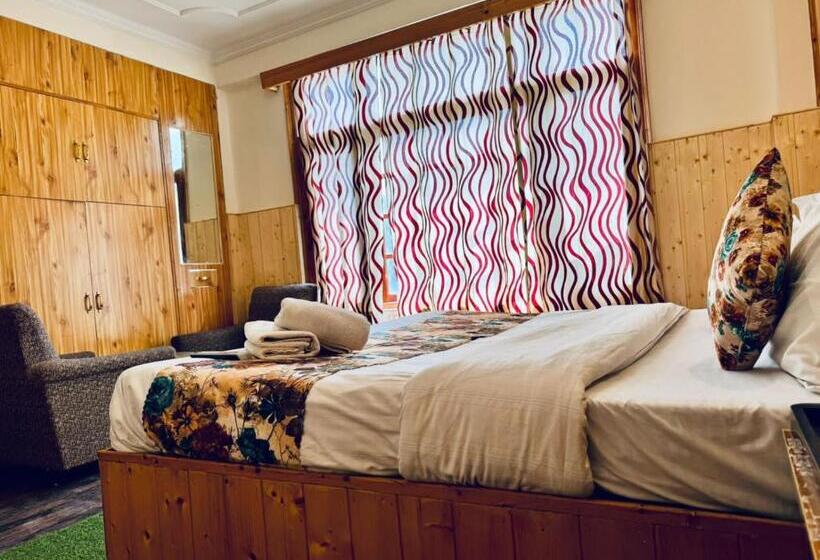 اتاق لوکس با تخت بزرگ, Suraj Retreat Inn