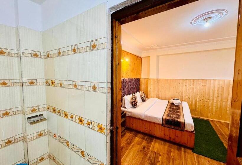 اتاق سوپریور با تخت بزرگ, Suraj Retreat Inn