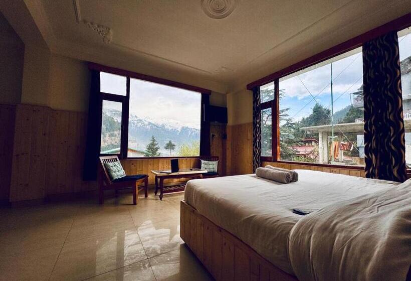 디럭스 룸 킹사이즈 침대, Suraj Retreat Inn