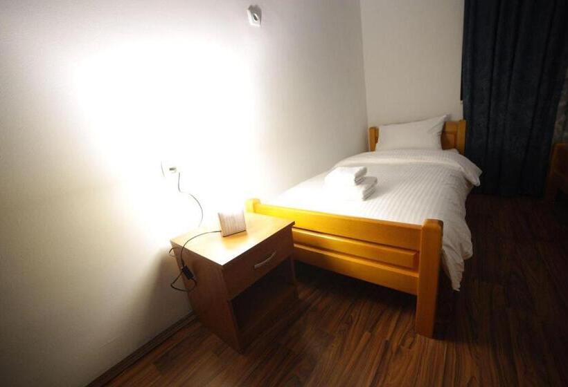 اتاق استاندارد سه نفره, Apartmani Prenociste Dajevic Hotel Tara Pljevlja