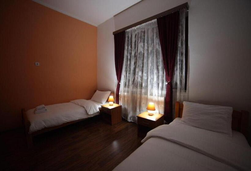 اتاق استاندارد سه نفره, Apartmani Prenociste Dajevic Hotel Tara Pljevlja