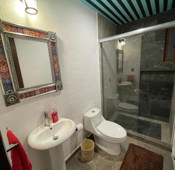 جناح عائلي, La Casa Roja