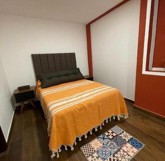 家庭套房, La Casa Roja