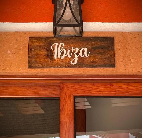 جناح جونيور, La Casa Roja