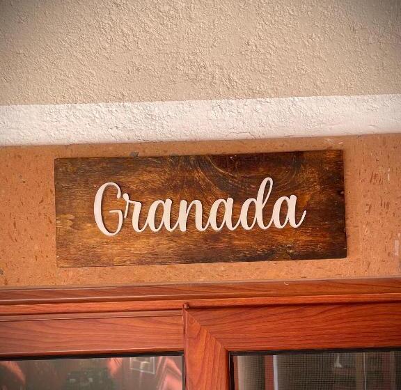 جناح, La Casa Roja