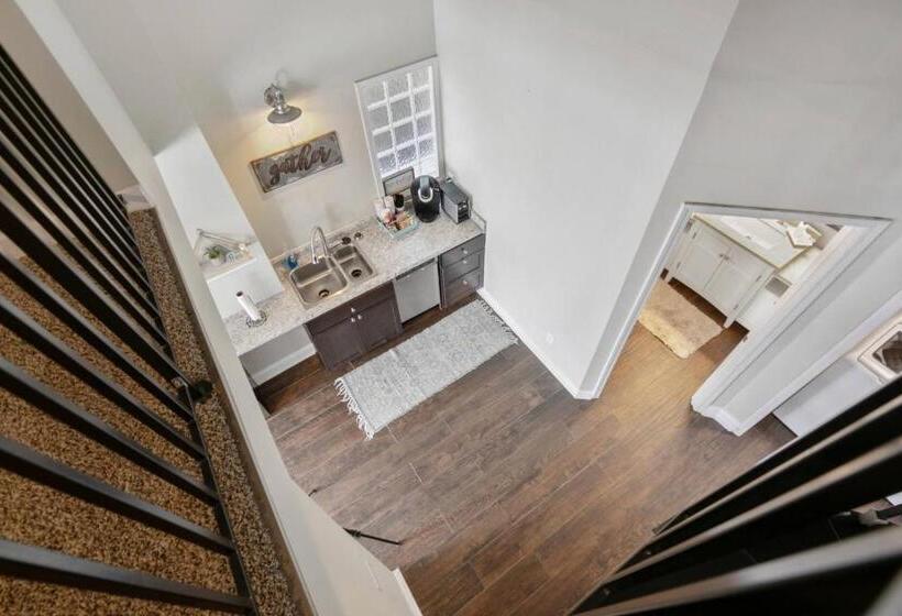 استودیوی استاندارد, Haymount Hideaway