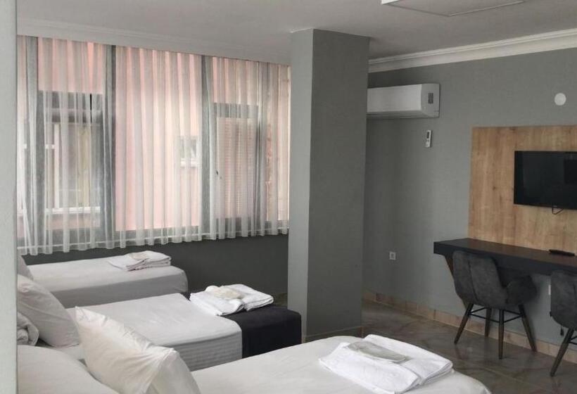 اتاق سه نفره دلوکس با چشم‌انداز دریا, Art Suit Otel