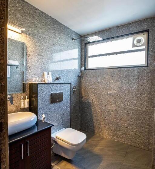 Superior Rum, Regenta Inn On The Ganges Rishikesh