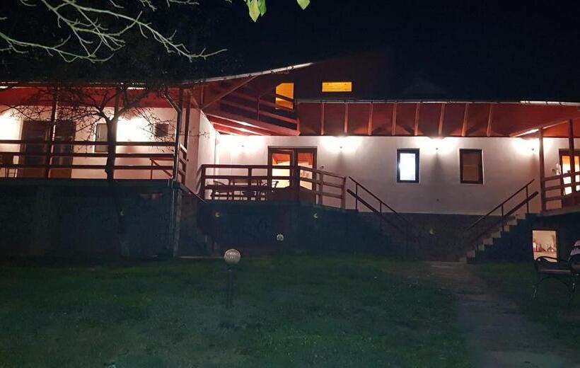 ‫فيلا غرفة نوم واحدة مطلة على الحديقة, Casa Bordei