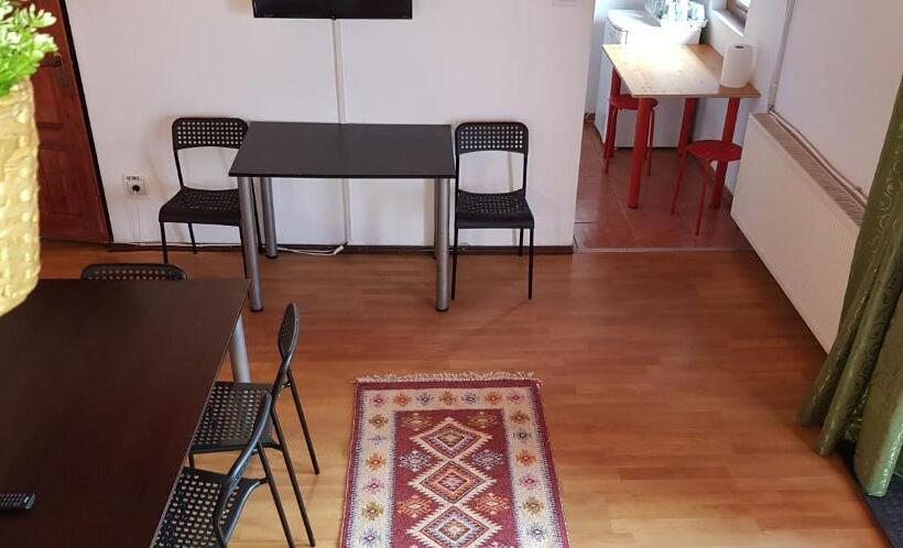 ‫فيلا غرفة نوم واحدة مطلة على الحديقة, Casa Bordei