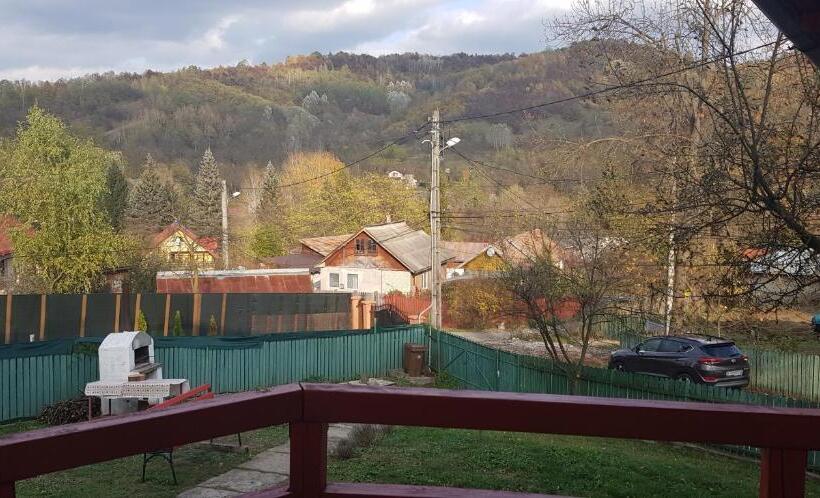 ‫فيلا غرفة نوم واحدة مطلة على الحديقة, Casa Bordei