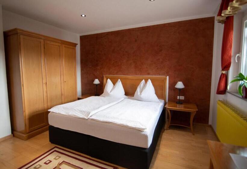 חדר אקונומי, Gasthof Tauser