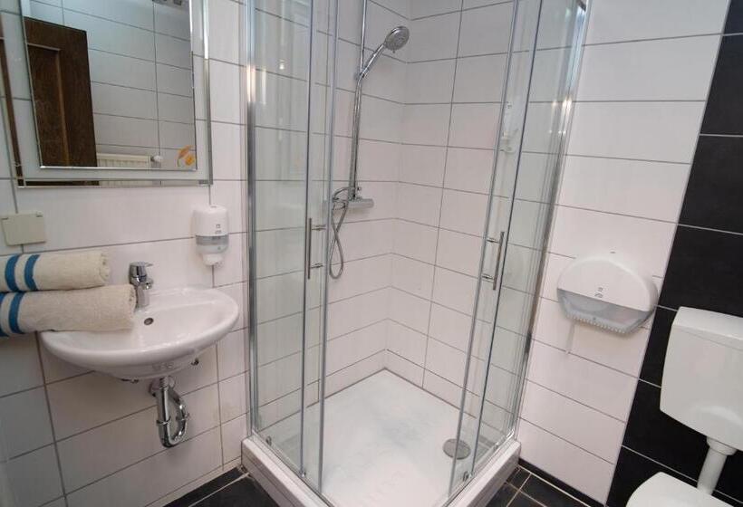 חדר אקונומי, Gasthof Tauser