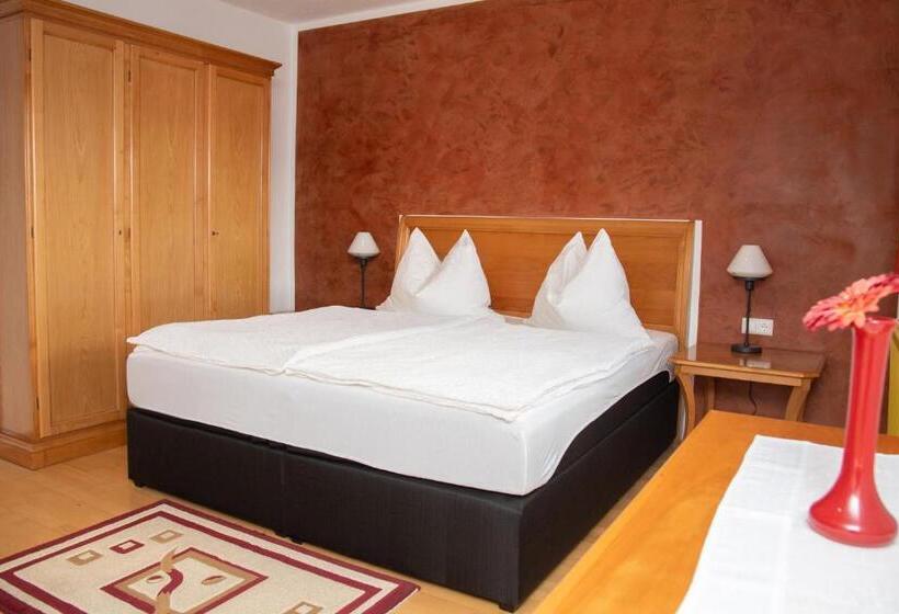 חדר אקונומי, Gasthof Tauser