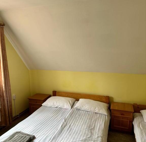 اتاق خانوادگی, Plai