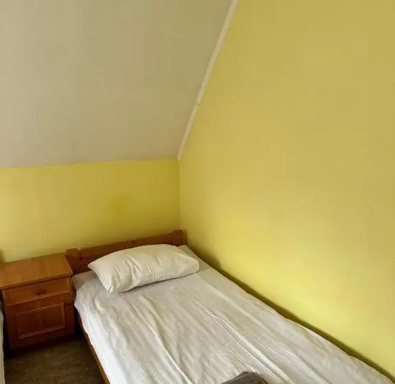 Camera Familiare, Plai