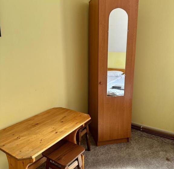 اتاق خانوادگی, Plai