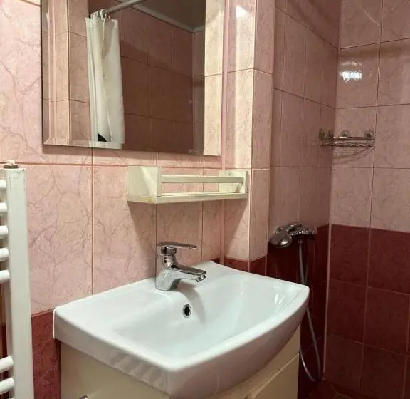 Camera Tripla Superiore, Plai