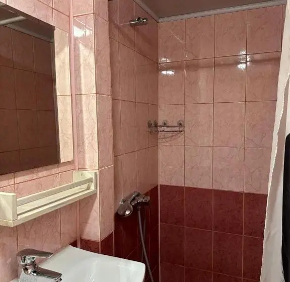 Camera Tripla Superiore, Plai