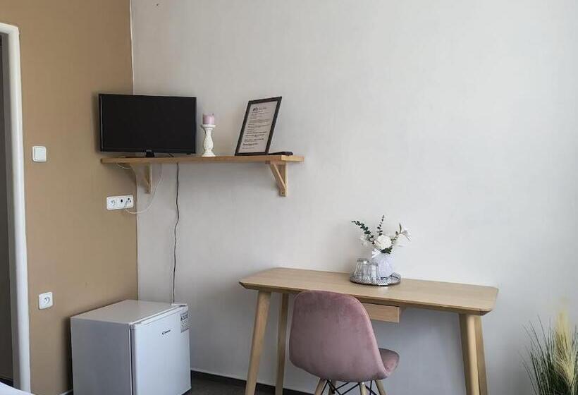 חדר סטנדרט, Salaš