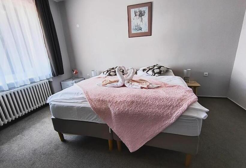 סוויטת סופריור, Salaš