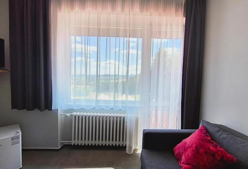 סוויטת סופריור, Salaš