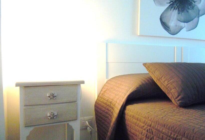 اتاق استاندارد با سرویس بهداشتی مشترک, A Crèuza