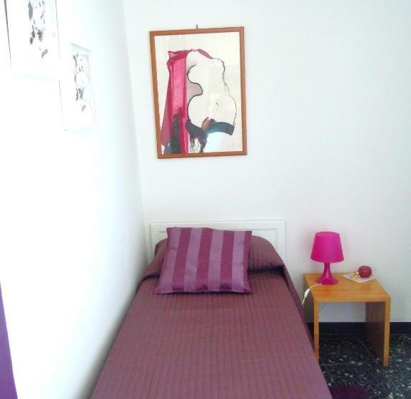 اتاق استاندارد یک تخته با سرویس بهداشتی مشترک, A Crèuza