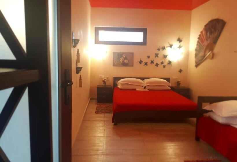 اتاق استاندارد چهارنفره با بالکن, Guest House Barkhat