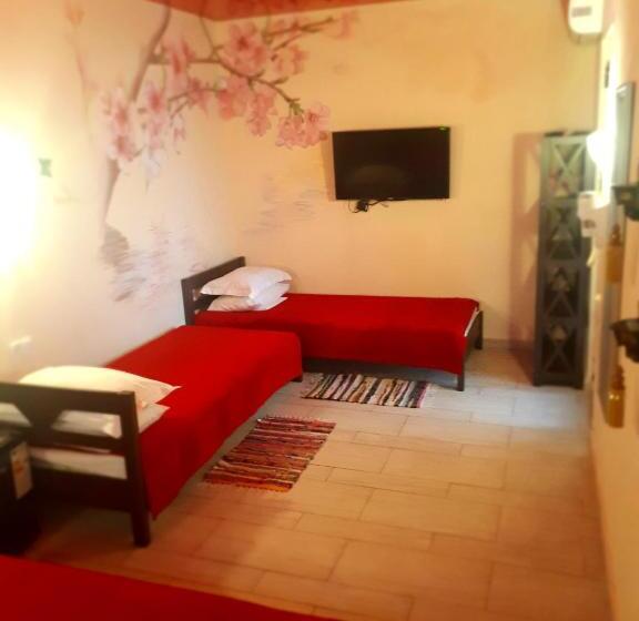 اتاق استاندارد چهارنفره با بالکن, Guest House Barkhat