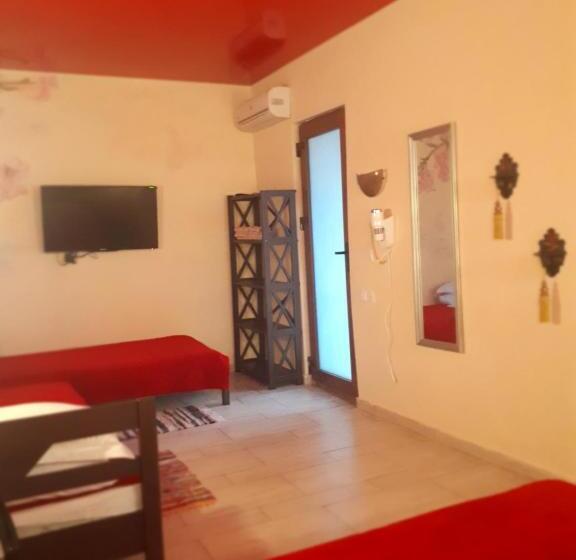 اتاق استاندارد چهارنفره با بالکن, Guest House Barkhat