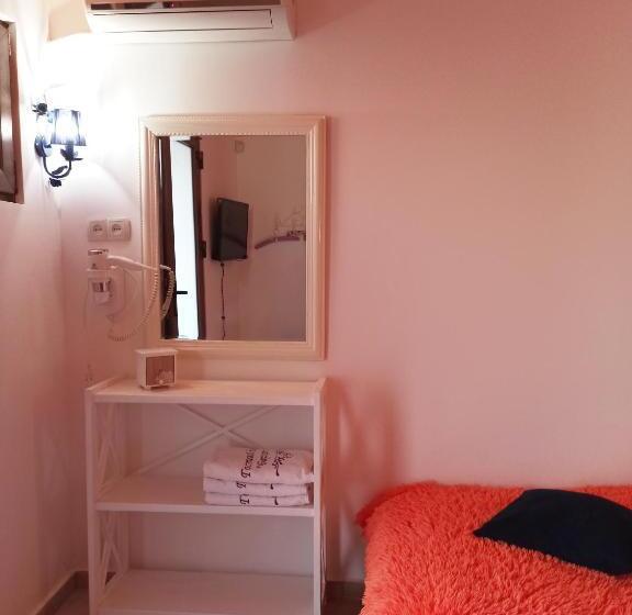 اتاق استاندارد سه نفره, Guest House Barkhat