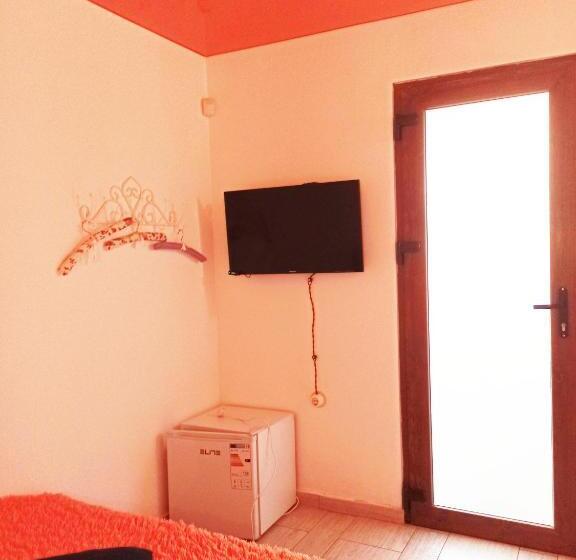 اتاق استاندارد سه نفره, Guest House Barkhat