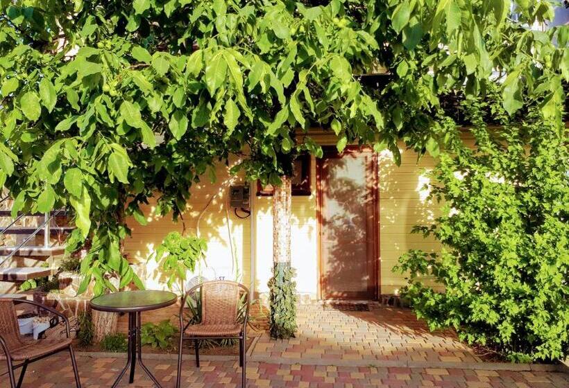 اتاق استاندارد سه نفره, Guest House Barkhat