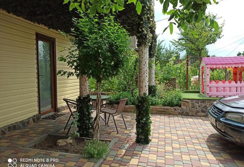 اتاق استاندارد سه نفره, Guest House Barkhat