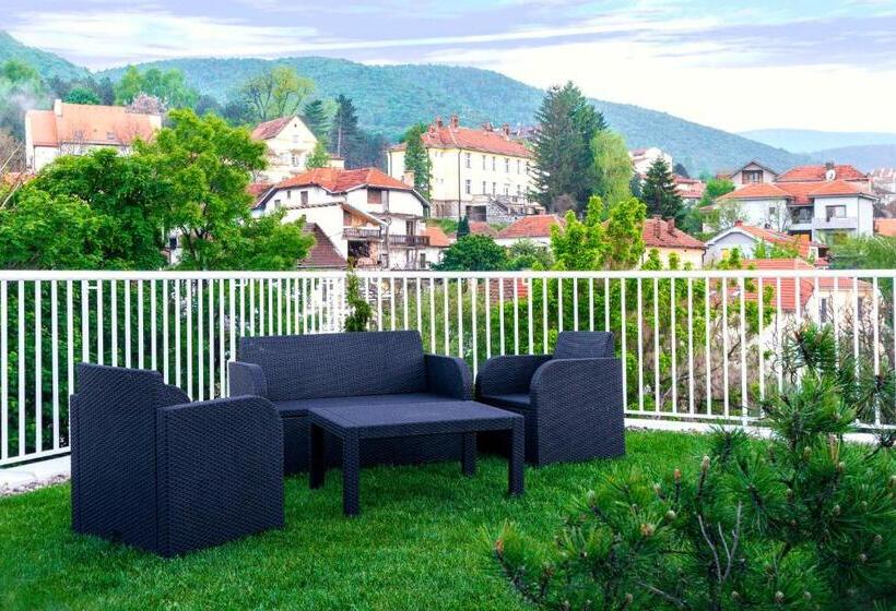 سوئیت جونیور با چشمانداز کوهستان, B&b Nataly 2