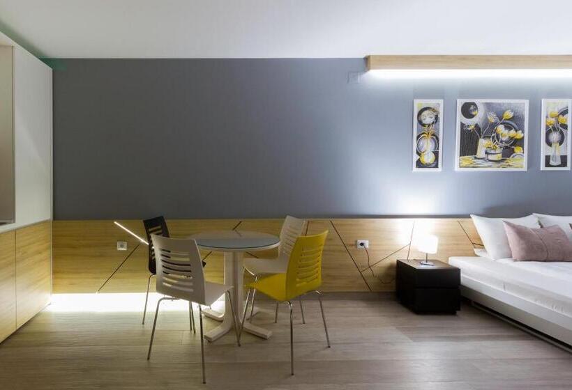 استودیوی لوکس, B&b Nataly 2