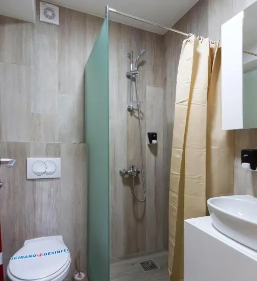استودیوی استاندارد, B&b Nataly 2