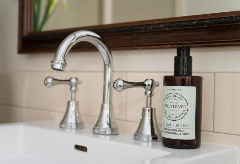 חדר סטנדרט נוף לגינה, Hollyhock