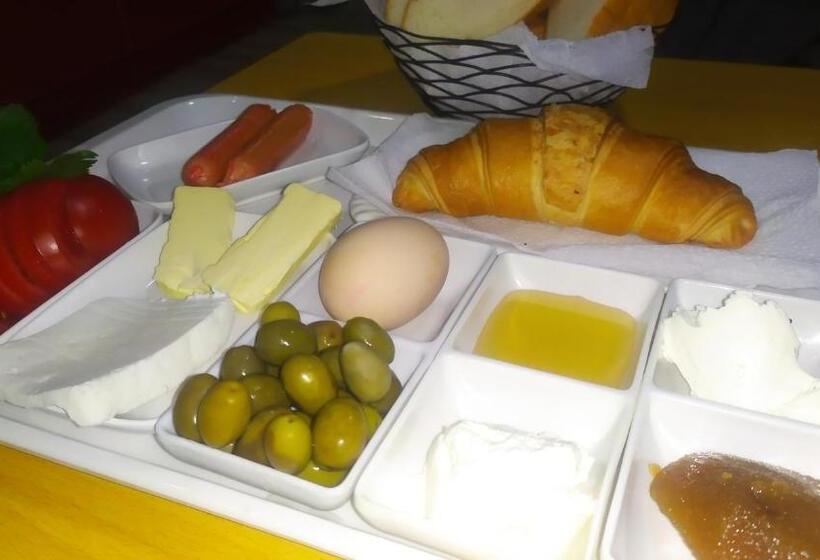 اتاق استاندارد سه نفره, Cth Baku Hostel