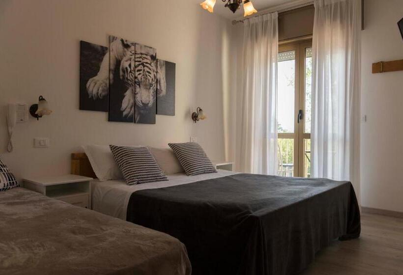 三人经典房间, Infinity