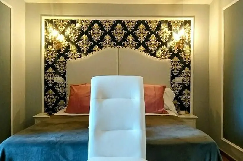 デラックスの4人部屋, Magnolia