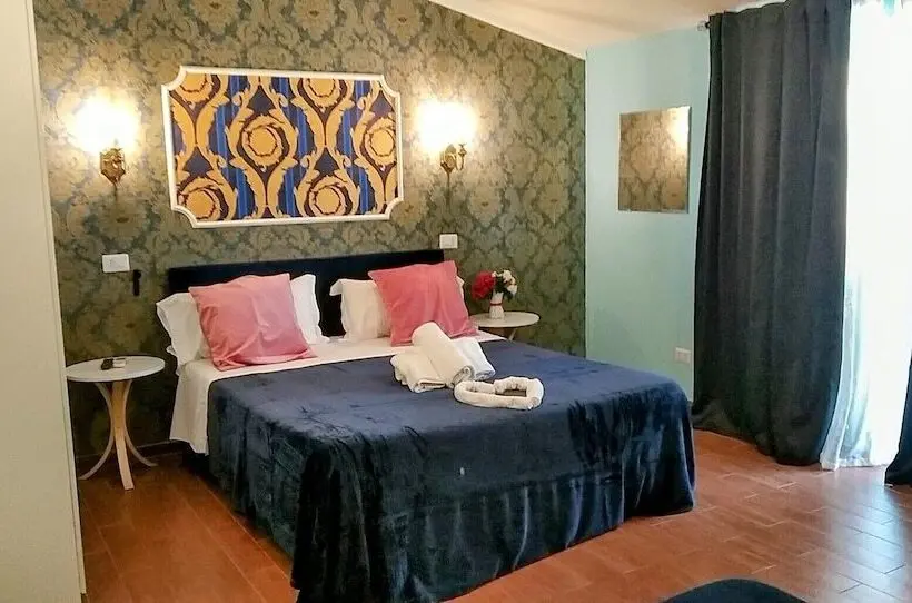 デラックスの4人部屋, Magnolia