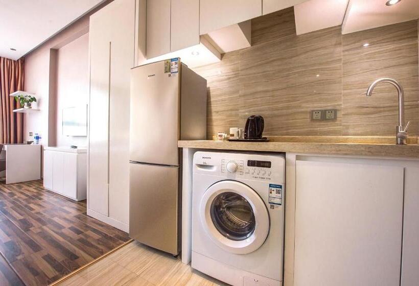 디럭스 스튜디오, Rui Xin International