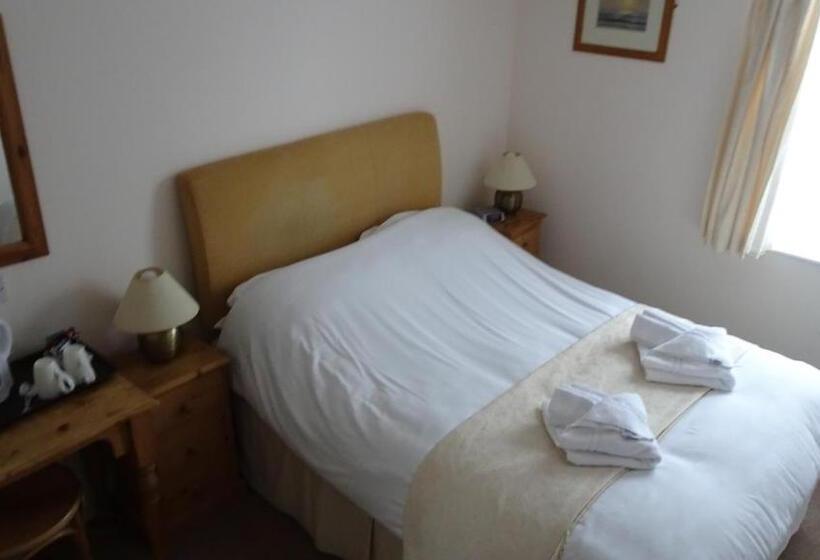 Quarto Basic, The Furze Bush Inn